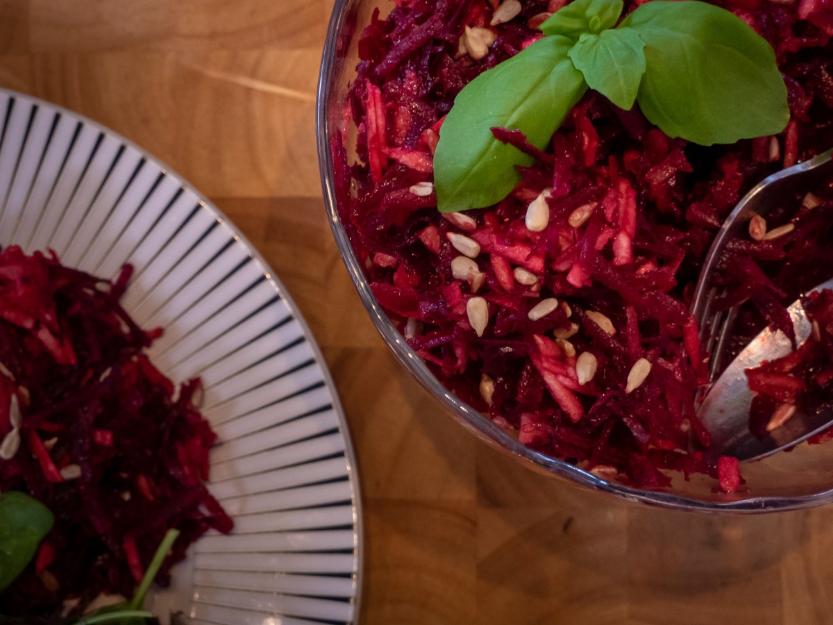 Rödbets- och äppelsallad