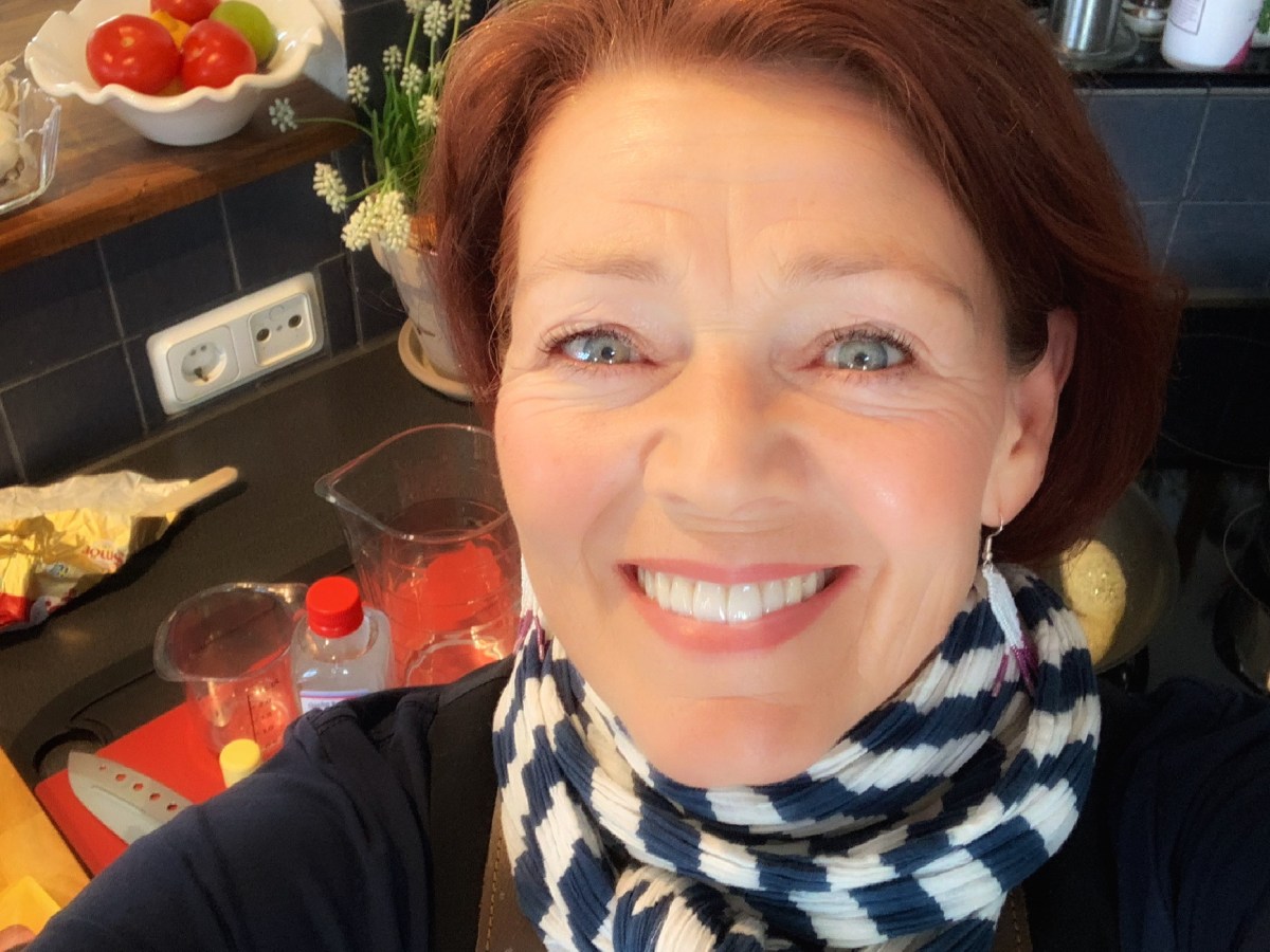 Smörstekt sparris med knaperstekt kalkonbacon och hyvlad&nbsp;parmesan