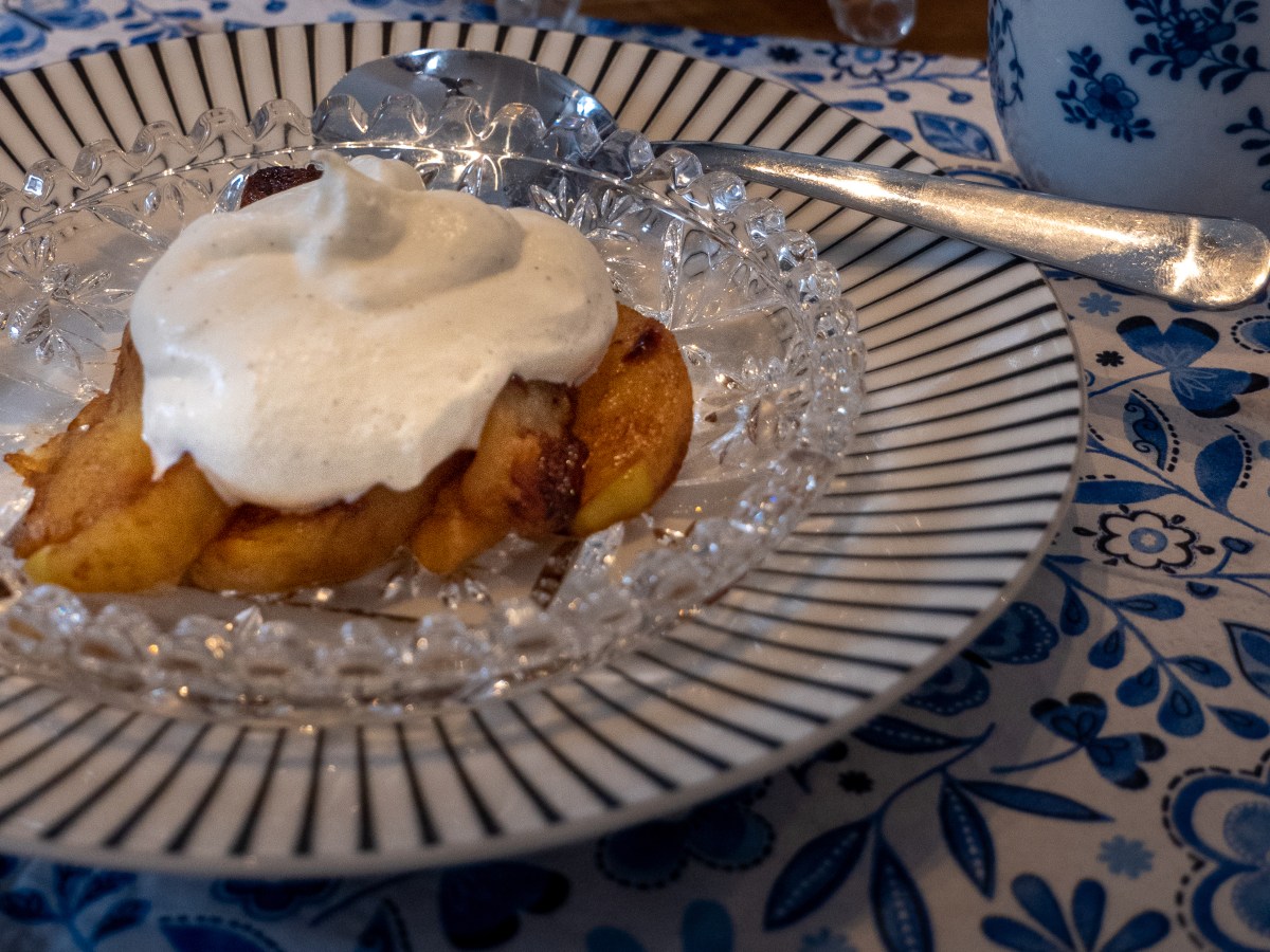 Stekta äpplen med&nbsp;vaniljgrädde